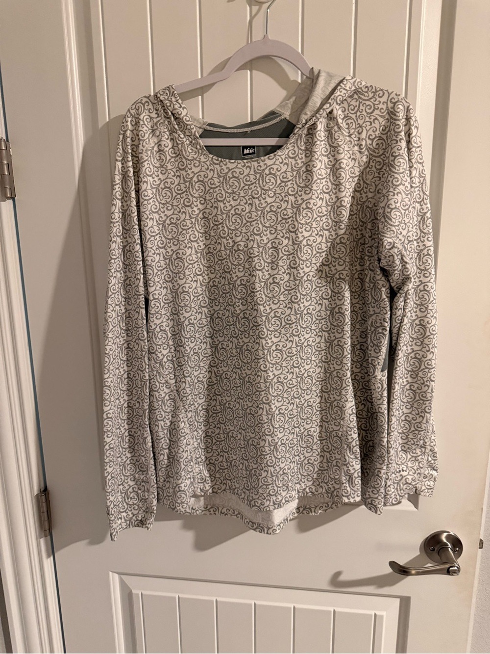 REI Co-op XL Women’s Active Top Gray White Swirl Long Sleeve Hooded Back
